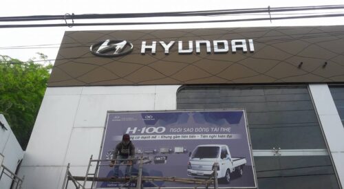 Mặt dựng nhôm Alu showroom xe
