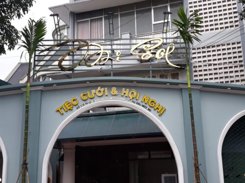 Bảng hiệu quảng cáo ngoài trời